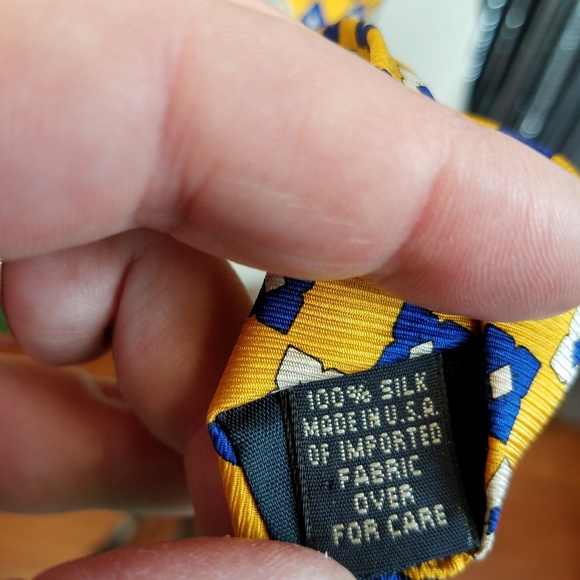 Vintage Gap 100% silk yellow with design tie - Picture 7 of 7